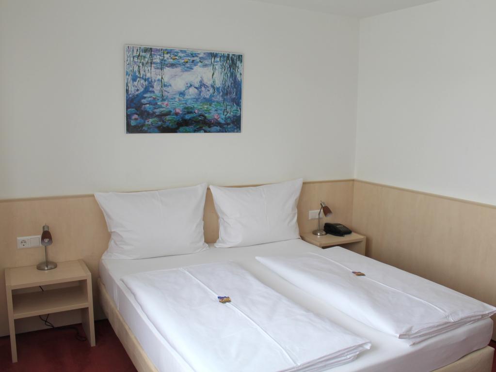 Hotel Am Bad Esslingen am Neckar Exterior photo